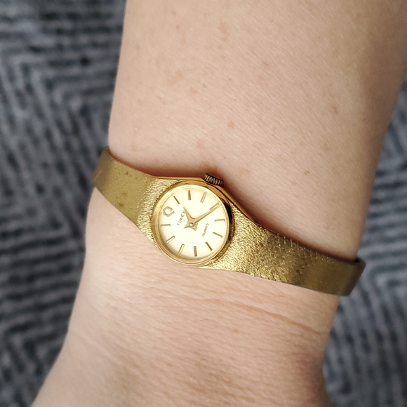 Vintage Accessories - VTG Timex small ladies watch⌚
